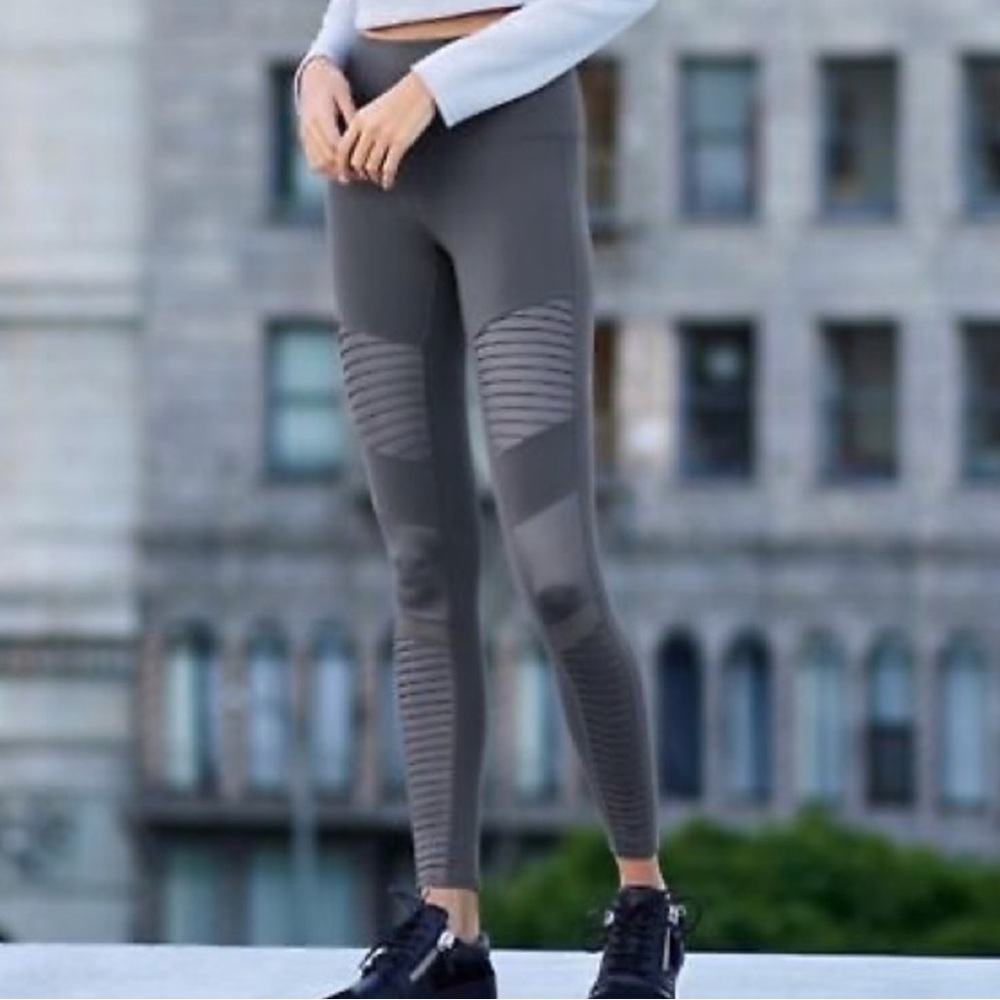 Alo Yoga Grey Moto Leggings Size XS Biker Athletic Pants Stretch‎ Pannel Minimal